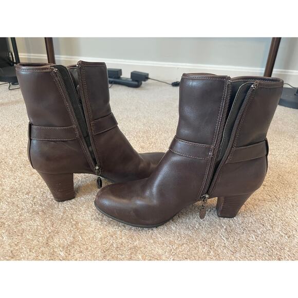 Clarks Womens Leather Ankle Boots Size 6.5M Brown Heel Buckle Side Zipper Heel - Picture 8 of 13